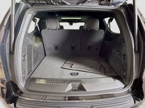 Used 2025 Chevrolet Suburban High Country AWD/4WD image 27