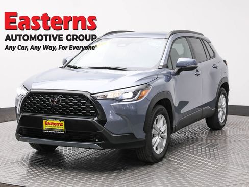 Used 2024 Toyota Corolla Cross LE image 1