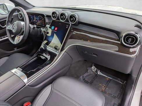 Used 2025 Mercedes-Benz GLC 300 image 23
