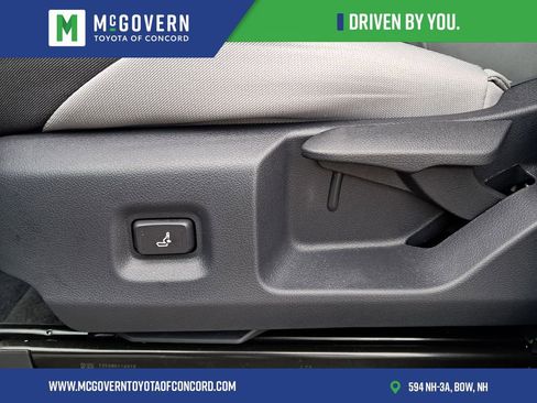 Used 2025 Toyota Tacoma TRD Sport AWD/4WD image 17
