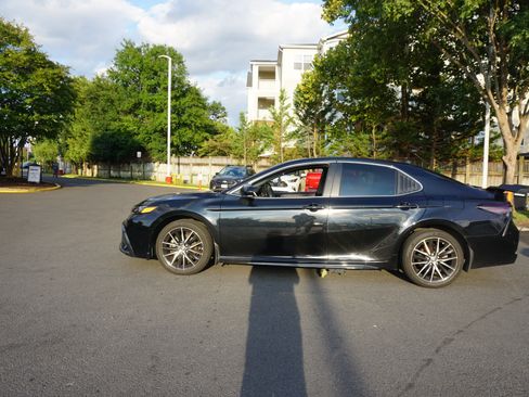 Used 2023 Toyota Camry SE FWD image 5