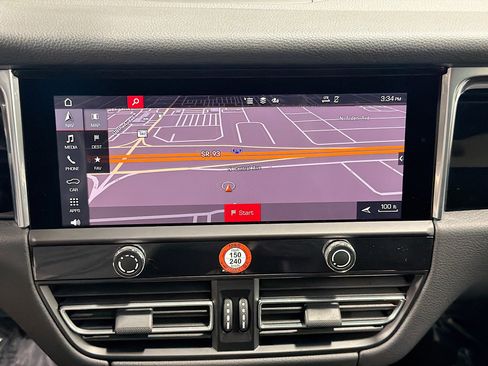 Used 2025 Porsche Macan image 32