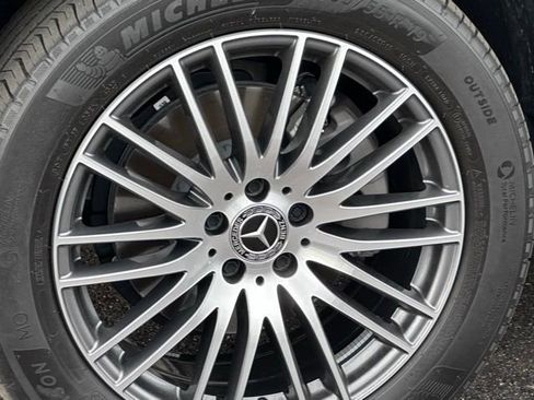 Used 2024 Mercedes-Benz GLC 300 4MATIC image 12