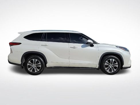 Used 2021 Toyota Highlander XLE AWD/4WD image 5