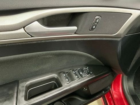 Used 2020 Ford Fusion SE image 14