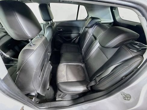 Used 2020 Chevrolet Trax LT w/ Sun & Sound Package FWD image 28