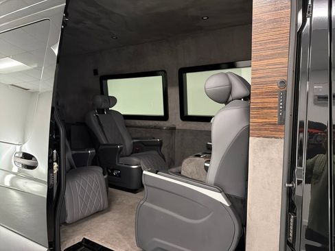 Used 2025 Mercedes-Benz Sprinter 3500 image 11