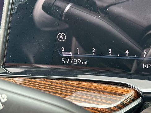 Used 2021 Cadillac Escalade Premium Luxury RWD image 36