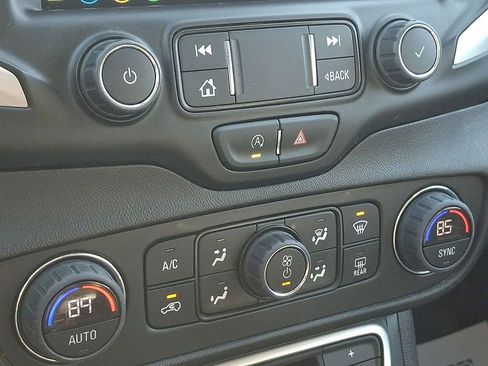 Used 2024 GMC Terrain SLT image 15