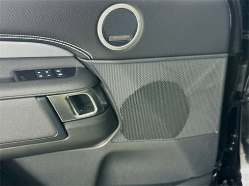 New 2026 Land Rover Discovery Dynamic SE image 21