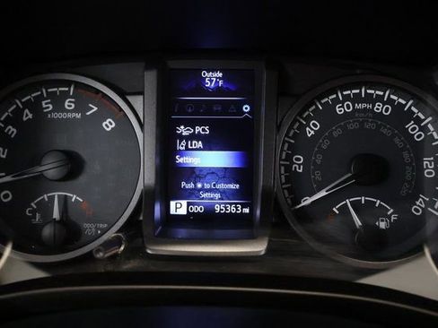 Used 2018 Toyota Tacoma TRD Sport w/ Technology Package image 15