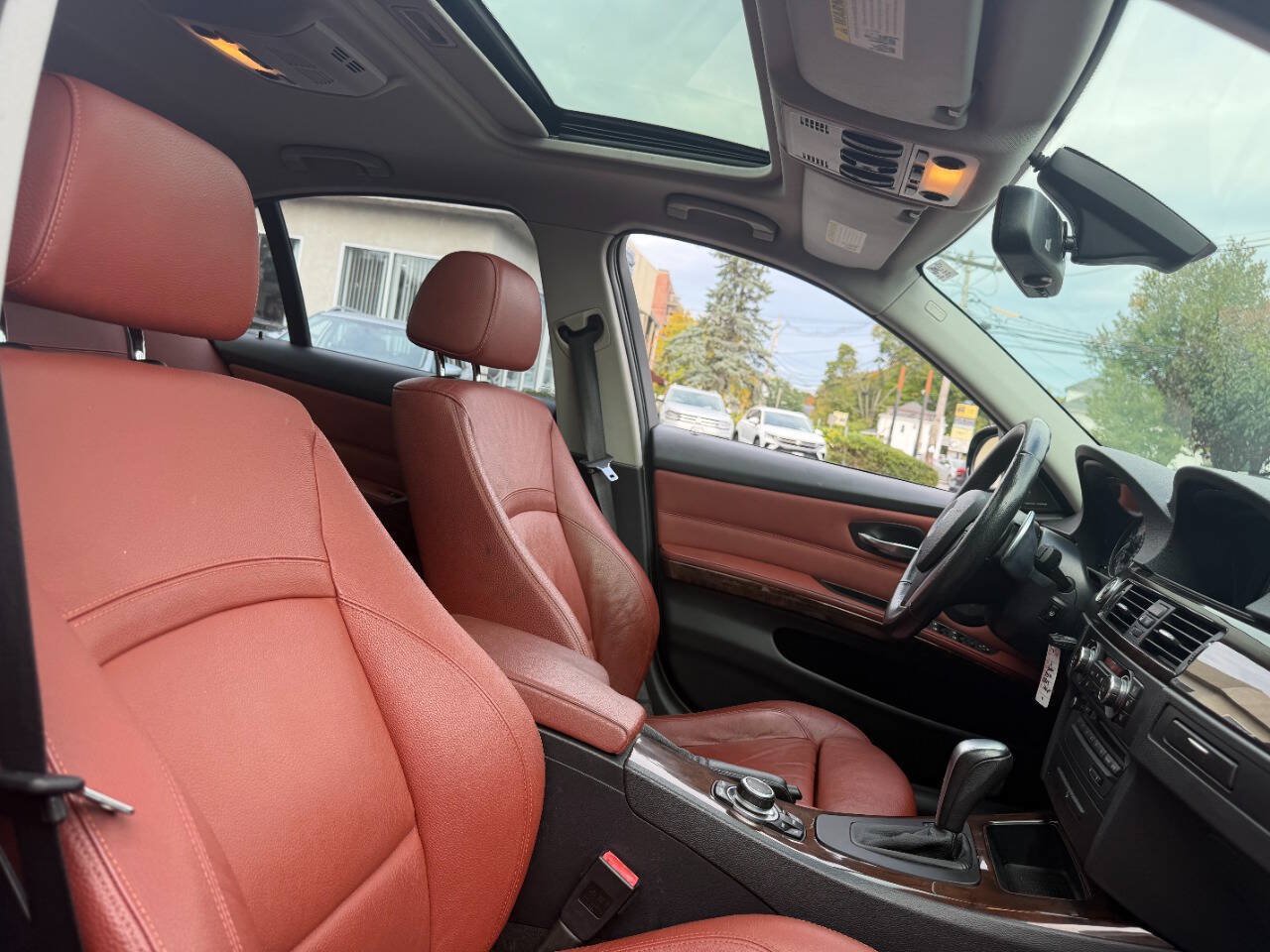 Used 2011 BMW 335i xDrive Sedan AWD/4WD image 26