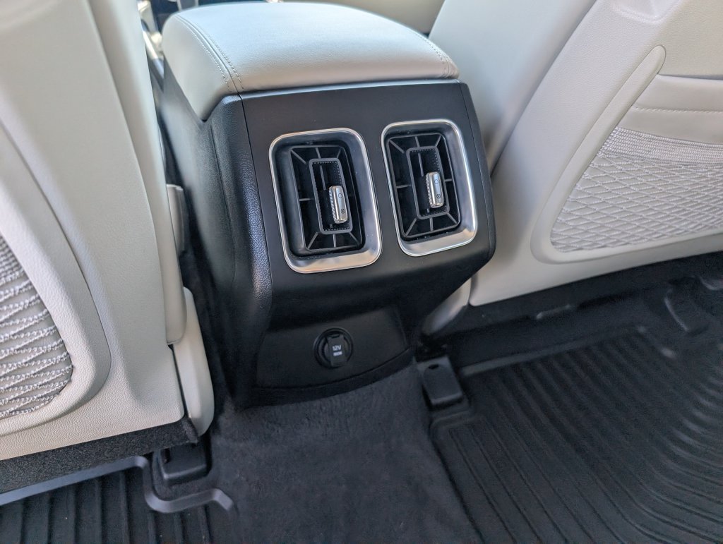 Used 2025 Kia Sorento S FWD image 26