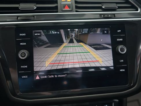 Used 2018 Volkswagen Tiguan SE w/ Front Fog Lights Package FWD image 8