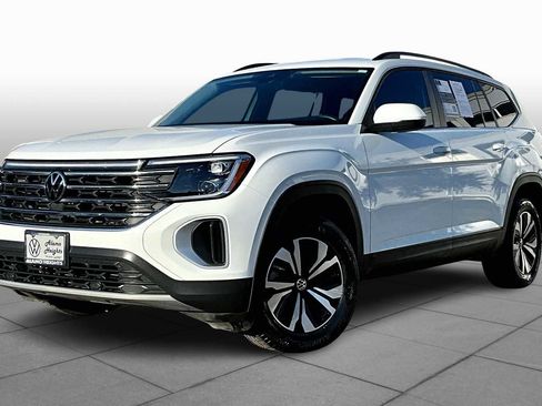 Certified 2024 Volkswagen Atlas SE image 2