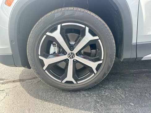 New 2025 Volkswagen Tiguan SE image 35