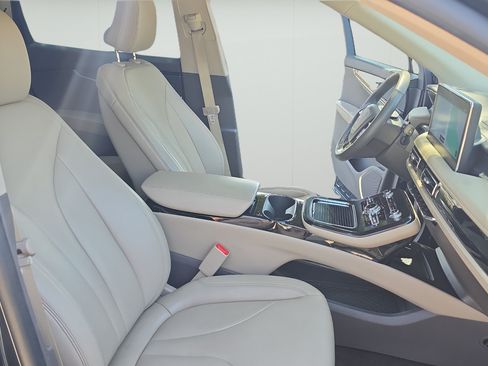 Used 2022 Lincoln Nautilus FWD w/ Premium Package image 23
