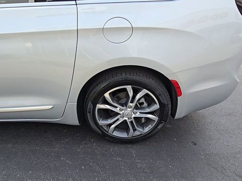 New 2026 Chrysler Pacifica Pinnacle image 12