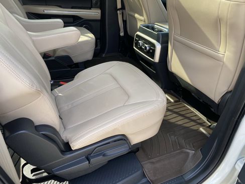 Used 2022 Ford Expedition Max Limited image 9