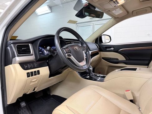 Used 2019 Toyota Highlander Limited FWD image 15