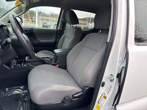 Used 2023 Toyota Tacoma SR AWD/4WD image 12