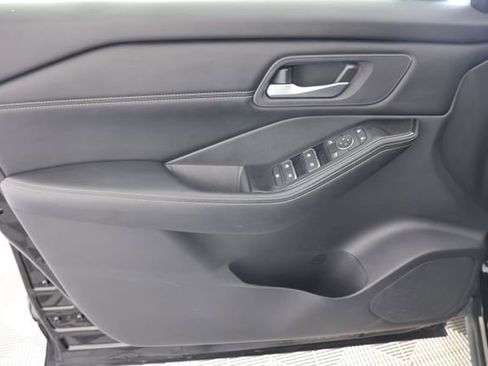Used 2024 Nissan Rogue SL AWD/4WD image 25