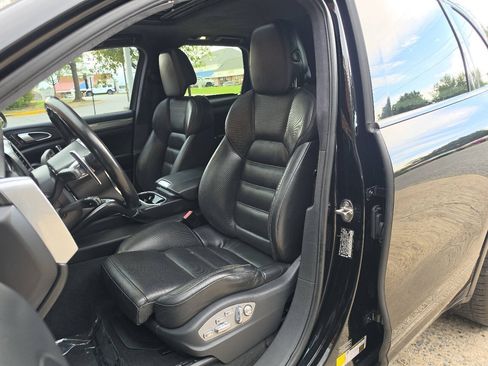 Used 2011 Porsche Cayenne Turbo AWD/4WD image 10