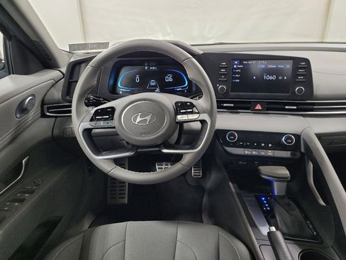 Used 2025 Hyundai Elantra Sport FWD image 22