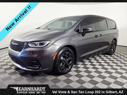 Certified 2022 Chrysler Pacifica Limited w/ Uconnect Theater Family Group