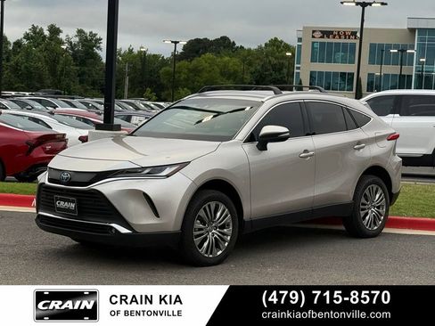 Used 2023 Toyota Venza Limited AWD/4WD image 3