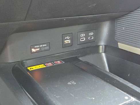 Used 2025 Toyota Camry SE image 29