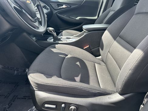 Used 2025 Chevrolet Malibu LT image 9