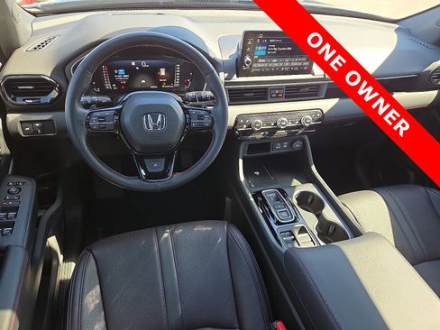 Used 2025 Honda Pilot Black Edition image 12