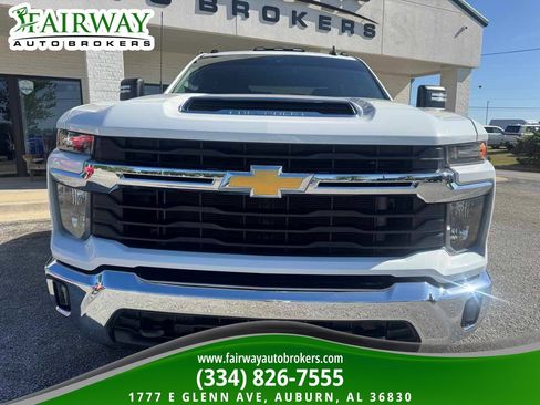 Used 2024 Chevrolet Silverado 3500 LT w/ Convenience Package image 3