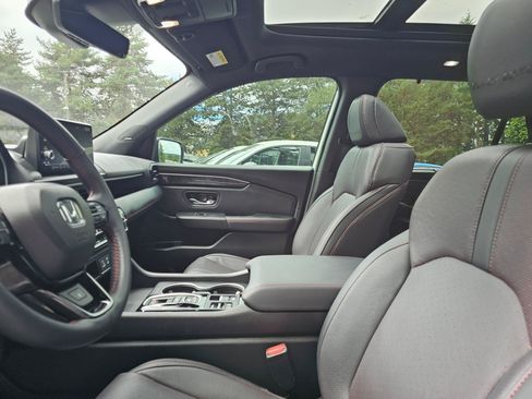 Certified 2025 Honda Pilot Black Edition image 24