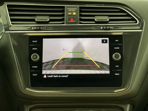 Used 2022 Volkswagen Tiguan SE image 19