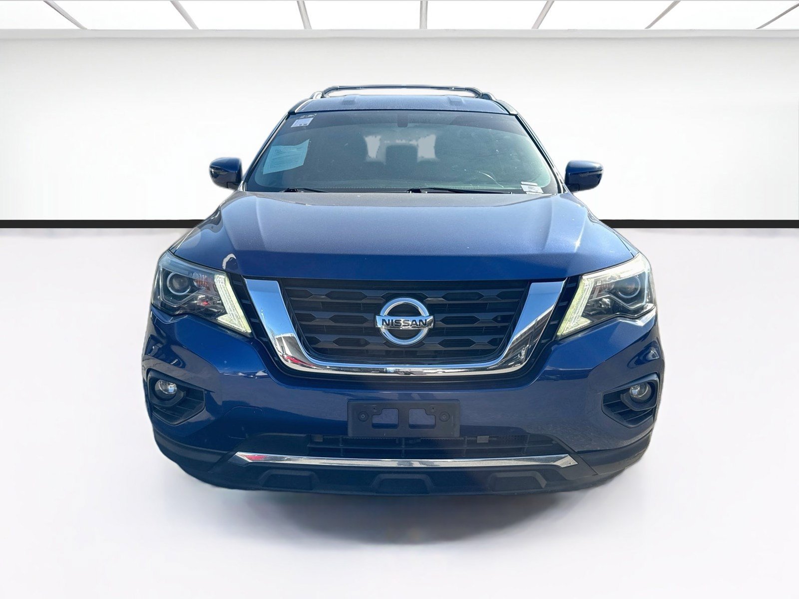 Used 2018 Nissan Pathfinder SV FWD image 2