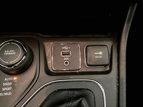 Used 2021 Jeep Cherokee Latitude Lux w/ Sun & Sound Group image 32