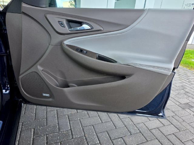 Used 2019 Chevrolet Malibu Premier w/ Sun and Wheel Package FWD image 9