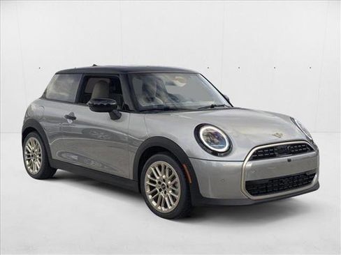 Used 2025 MINI Cooper 2-Door Hardtop image 7