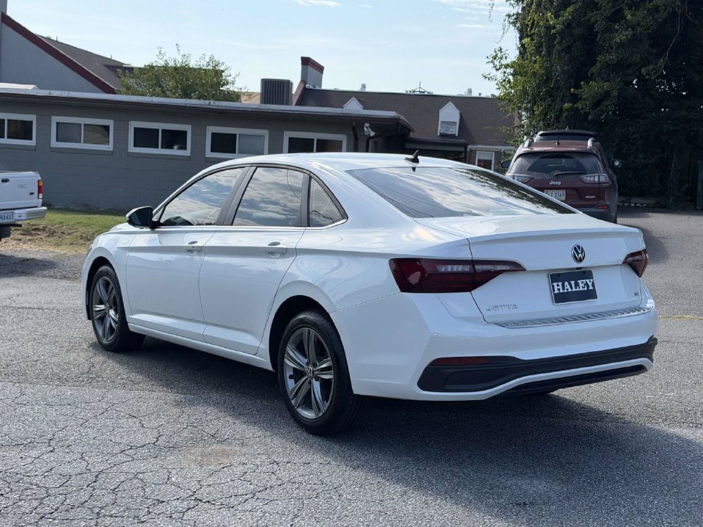 Used 2024 Volkswagen Jetta SE w/ Panoramic Sunroof Package FWD image 22