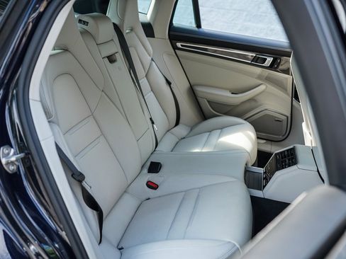 Used 2022 Porsche Panamera 4S w/ Premium Package image 25