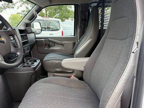 Used 2025 Chevrolet Express 2500 w/ Driver Convenience Package RWD image 28