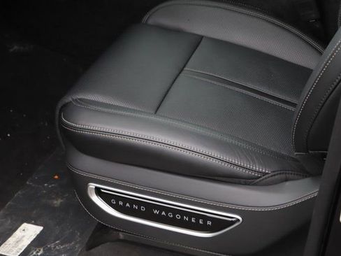 New 2024 Jeep Grand Wagoneer L 4WD w/ Convenience Group III image 17