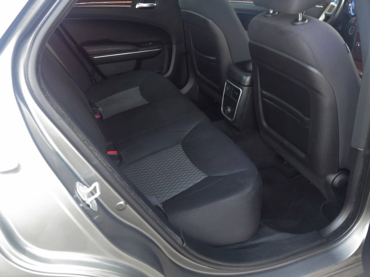 Used 2012 Chrysler 300 RWD image 30