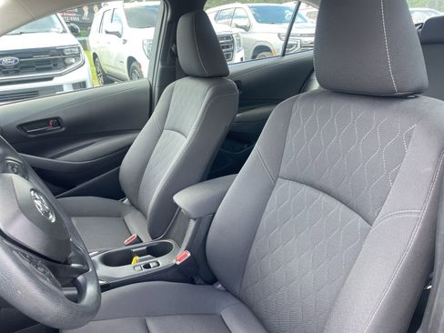 Used 2025 Toyota Corolla LE FWD image 8