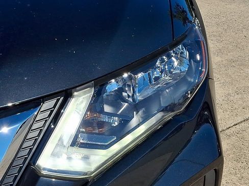 Used 2020 Nissan Rogue SV FWD image 9