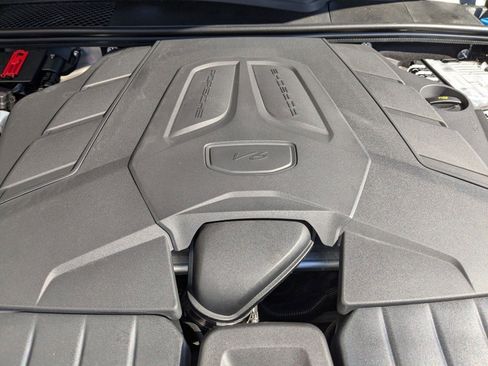 Certified 2025 Porsche Cayenne Coupe image 30