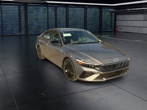 Used 2026 Hyundai Elantra Sport image 4