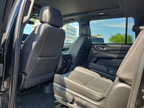 Used 2021 Chevrolet Suburban RST w/ Luxury Package RWD image 10